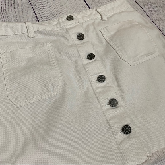 🌟BDG White Denim Button Front Mini Skirt Medium - Picture 2 of 5